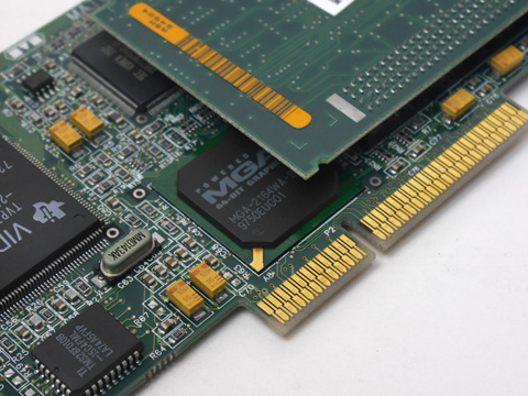 やじうまPC Watch】【懐パーツ】ちょっとレアなAGP版「Matrox