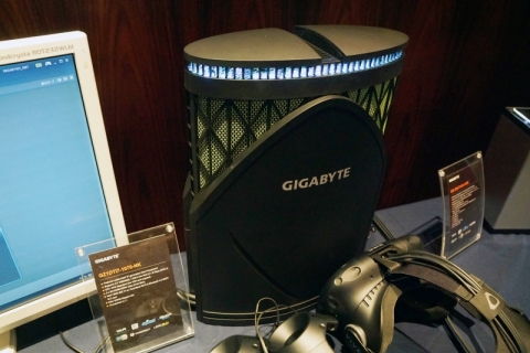 GIGABYTE、Kaby Lake搭載の小型PCやBRIX異色のゲーミングPCを発表 - PC 