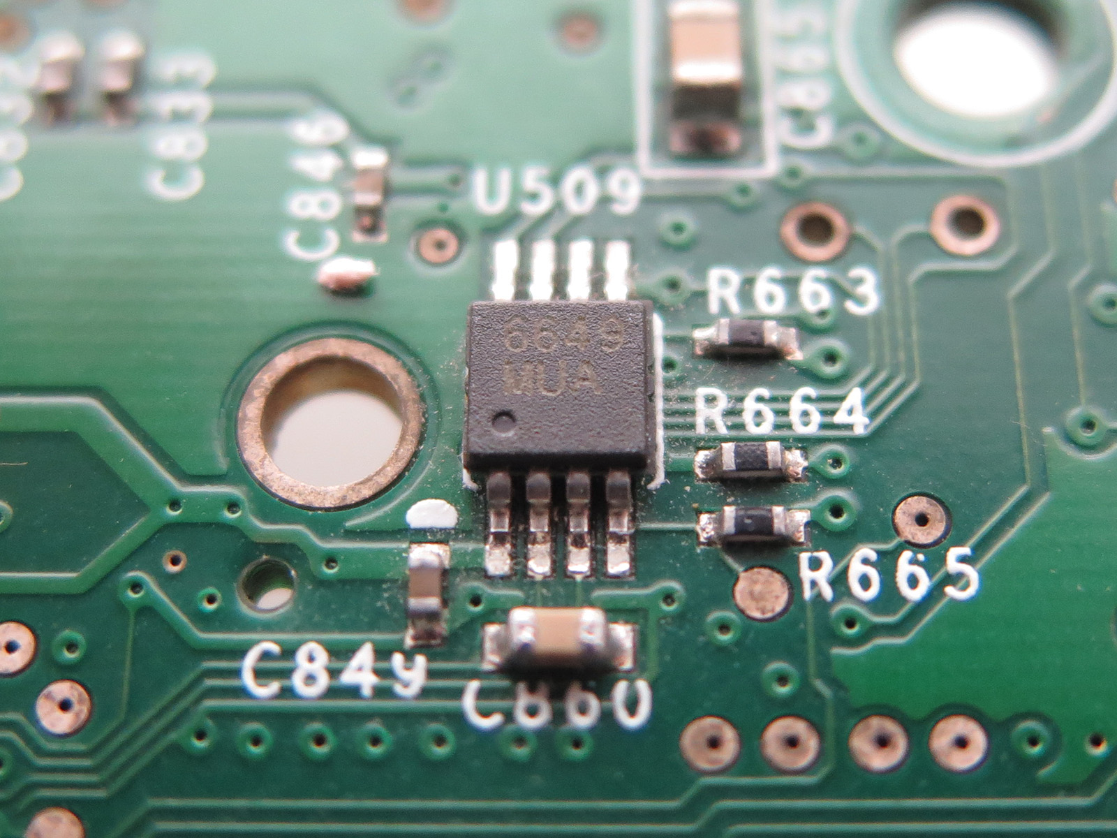 Maxim製の「MAX6649」はオーバーヒートを検知するアラームチップのようだ