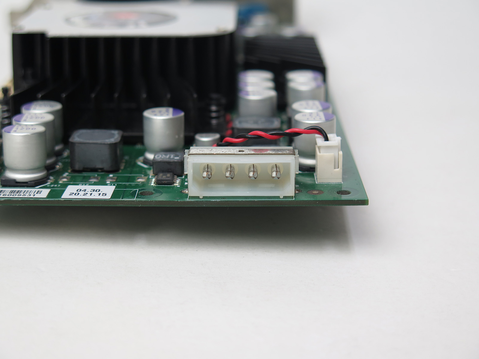 ペリフェラル4ピンで補助電源供給され動作する