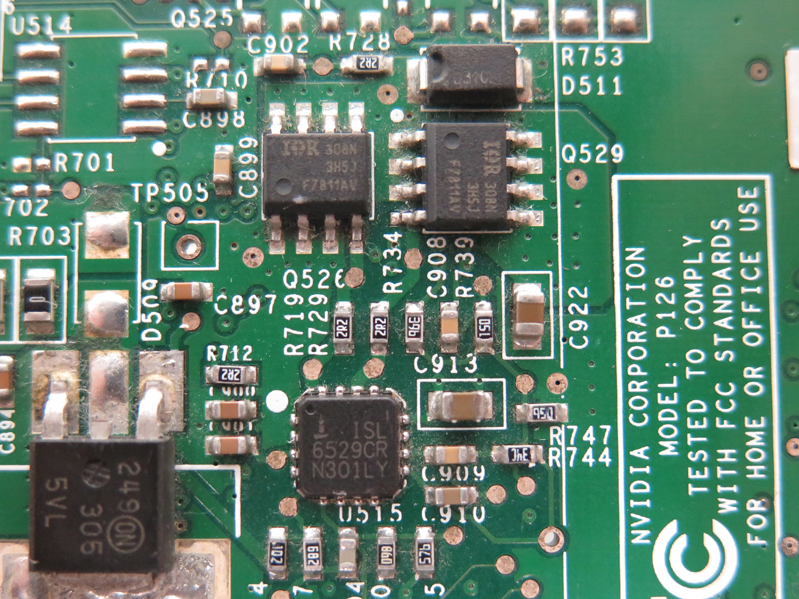 Intersilの「ISL6529CR」は2出力のグラフィックスプロセッサ向け電源コントローラである、International Rectifier製の「IRF7811AV」はHEXFET