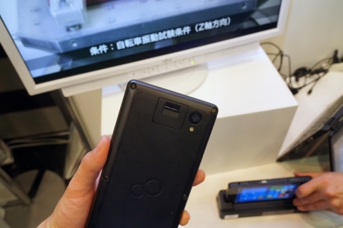 biz】富士通、フルWindows 10搭載の6型片手持ちタブレット「ARROWS Tab