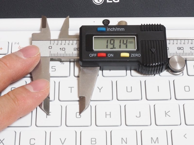 キーピッチは実測約19mm