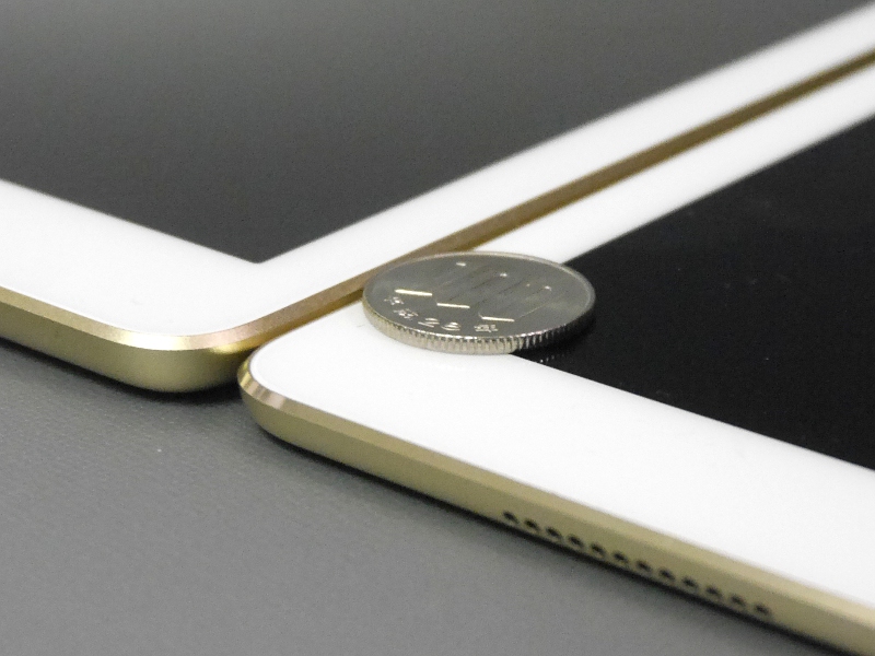 厚みの差はコインおよそ1枚分、と言ったほうが分かりやすいだろうか