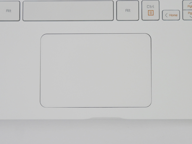 ポインティングデバイスとしてタッチパッドを搭載