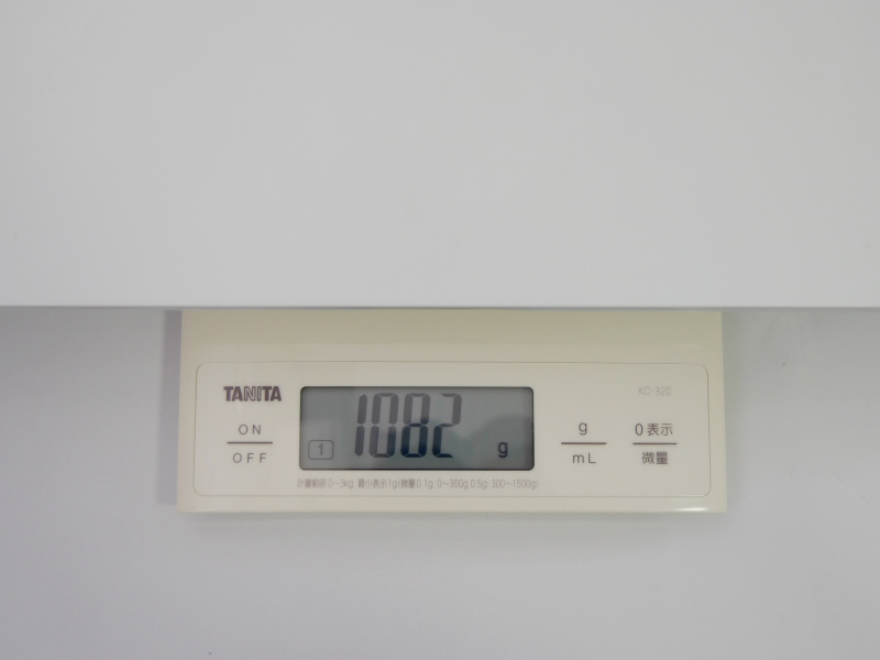 LG gram 15Z970-GA55Jの試用機の重量は、実測で1.082kgだった