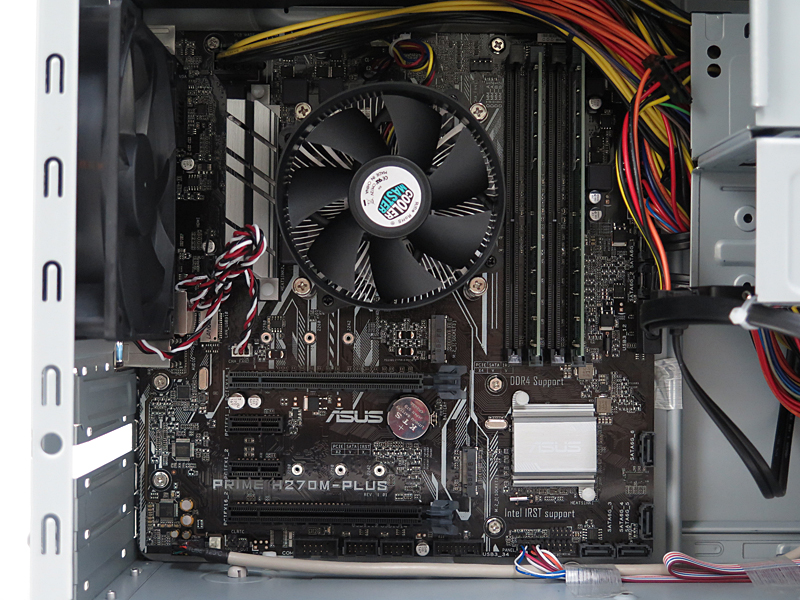 Intel H270チップセットが使われている