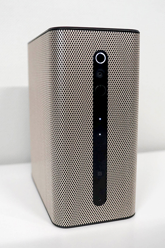 Xperia Touchの前面。電源スイッチやボリュームなどが用意されている