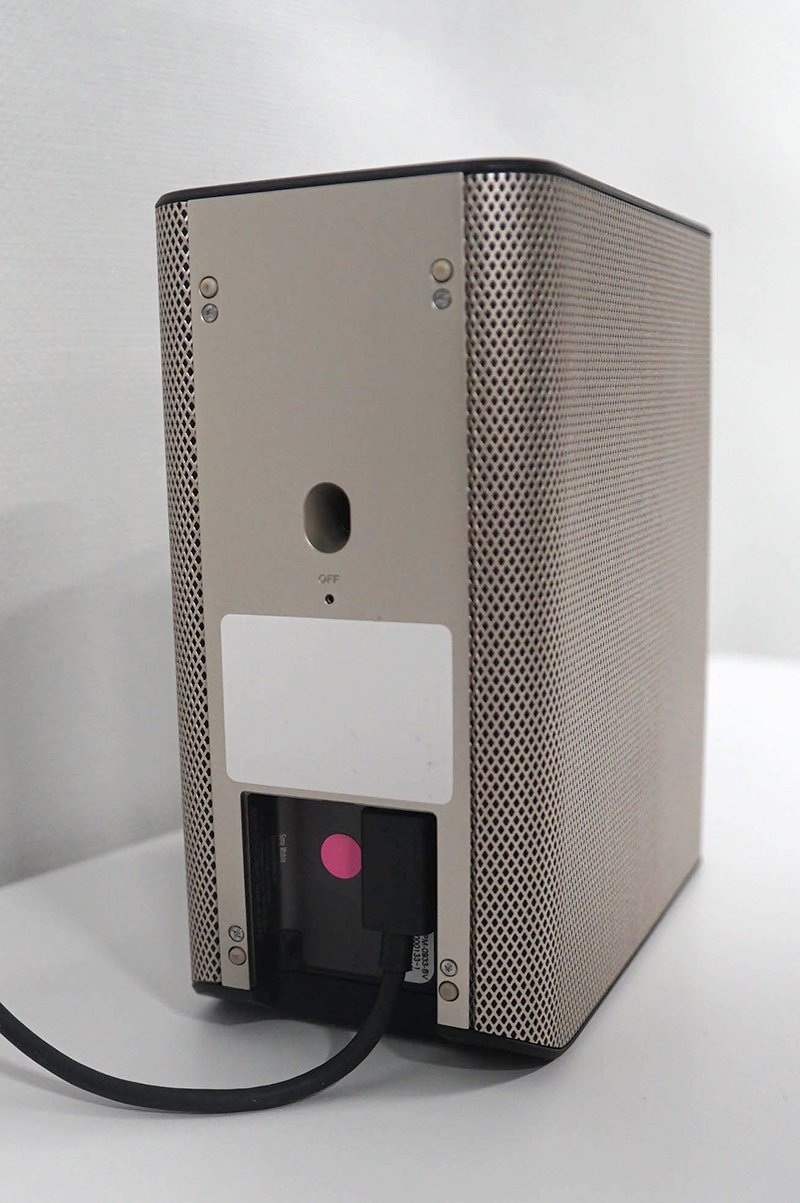 USB Type-CとHDMI入力端子が用意されている。ACアダプタはUSB PDタイプで45W(15V/3A)