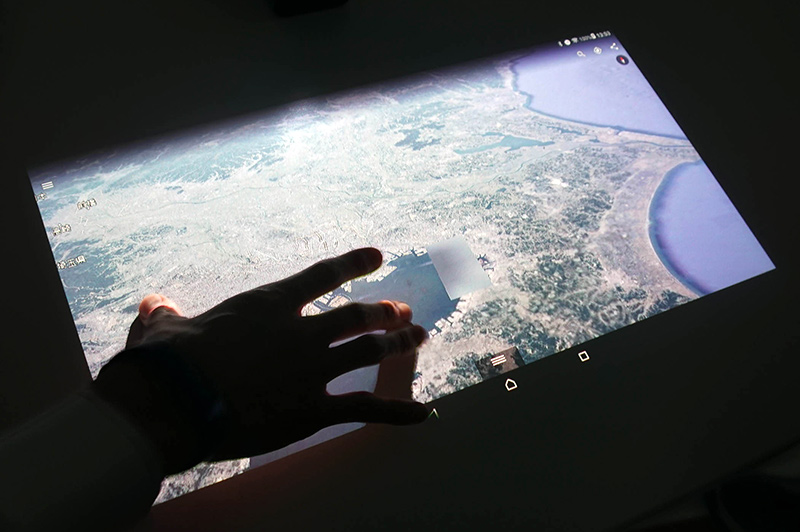 Google Earthのような一般的なアプリも操作可能