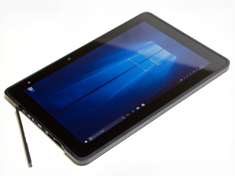 左側面上側に音量±ボタン。IP54(防塵防沫)の関係から以降のコネクタは通常カバーでふさがっている。Micro HDMI、音声入出力、Micro USB 2.0、USB 2.0 Type-C、microSDカードスロット。下側面には何もない