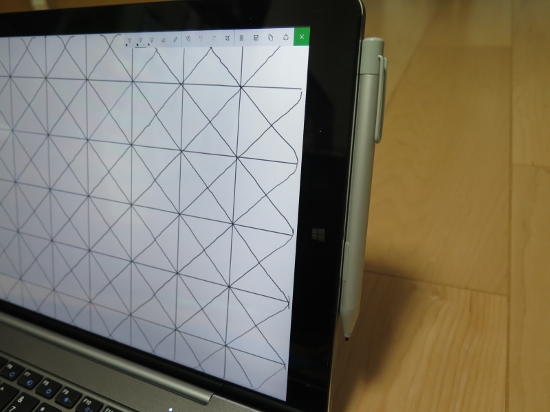磁力で本体右側面にくっつくことができる