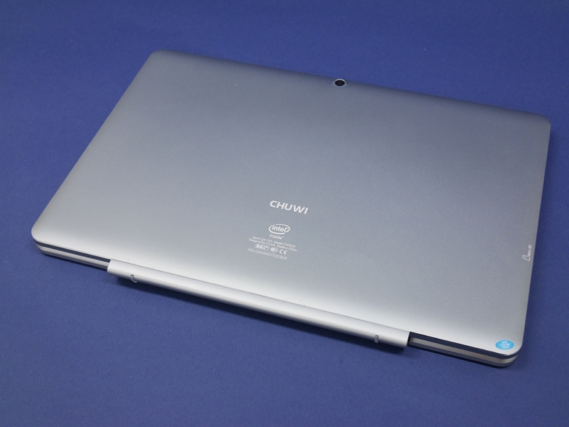 キーボードドックを付けたところ。ヒンジ部が後部にせり出す