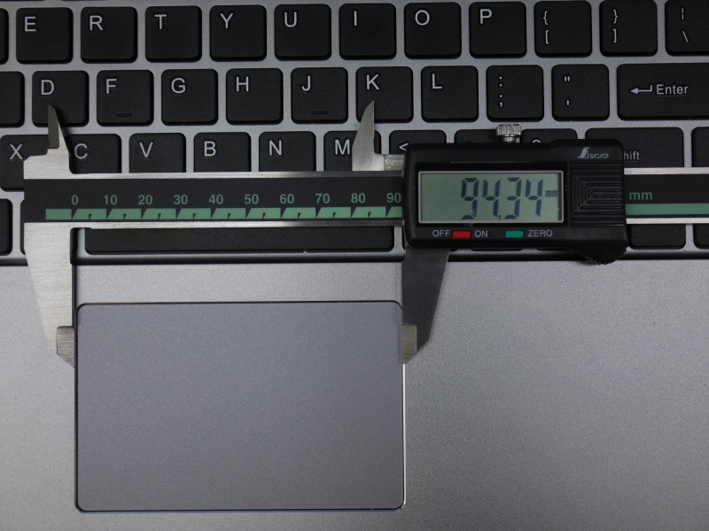 タッチパッドの幅は約95mm