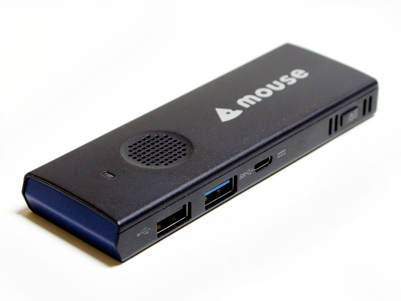 表/右。上にPower LEDと通気用のスリット。右側面にUSB 2.0、USB 3.0、microUSB(給電用)、電源ボタン