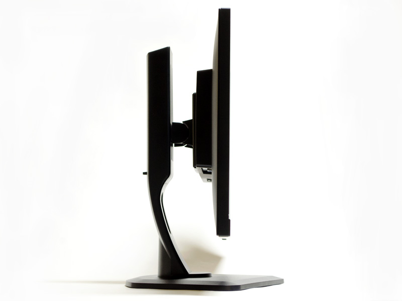 左側面。側面もフラットで非常に薄いのが分かる