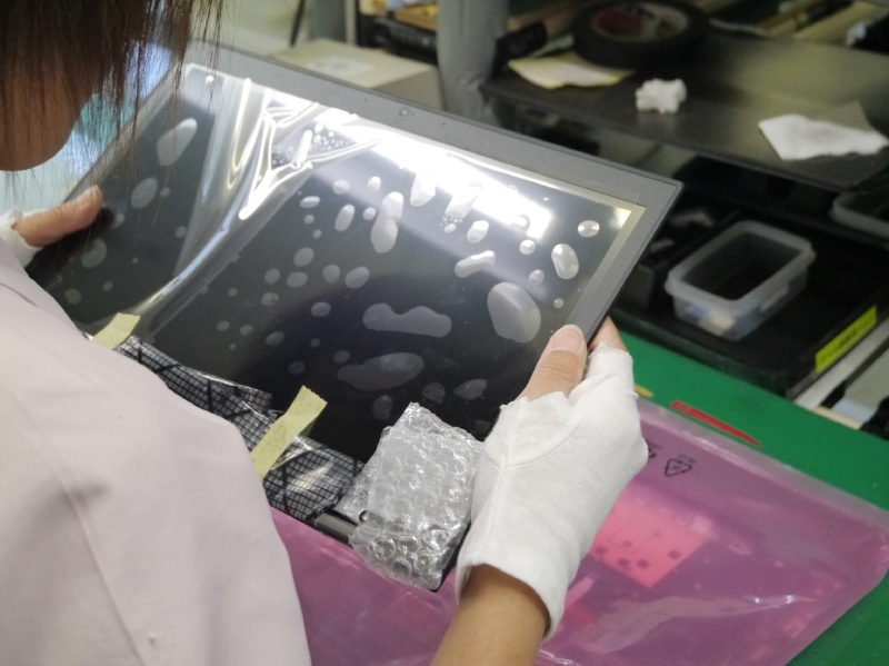 部品の組み込みが終わると外観の最終検査