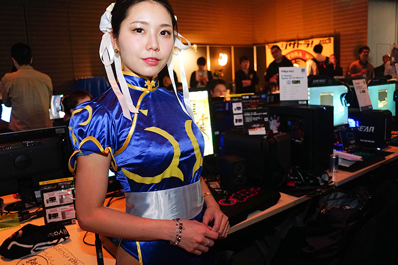 ガールズガジェ活♪の勝又楓ちゃんが春麗のコスプレでアシスタントとして参加してくれた