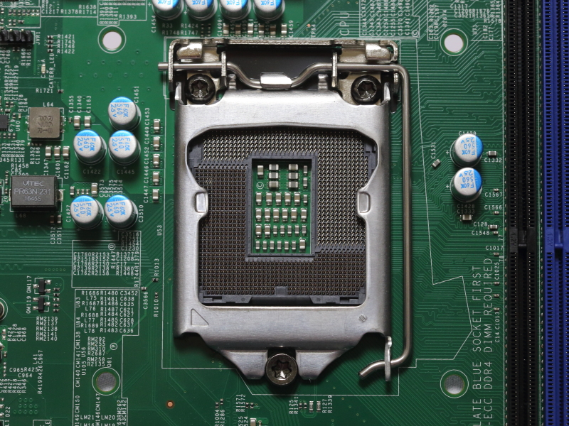 CPUソケットのLGA1151。Intel C236 チップセットを搭載しているため、Xeon E3-1200 v6/v5が使用できる