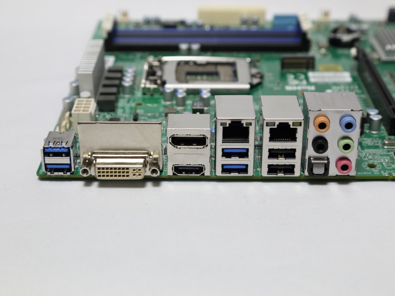 バックパネルインターフェイス