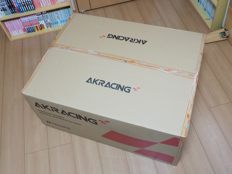 箱のサイズは約87×68×40cm(幅×奥行き×高さ)、重量は約28.6kg(どちらも実測)。箱は比較的コンパクトなので、1階から2階へ特に無理なく搬入できた