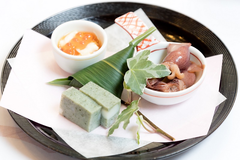 蛍烏賊と蕗の有馬煮 生湯葉のいくらかけ