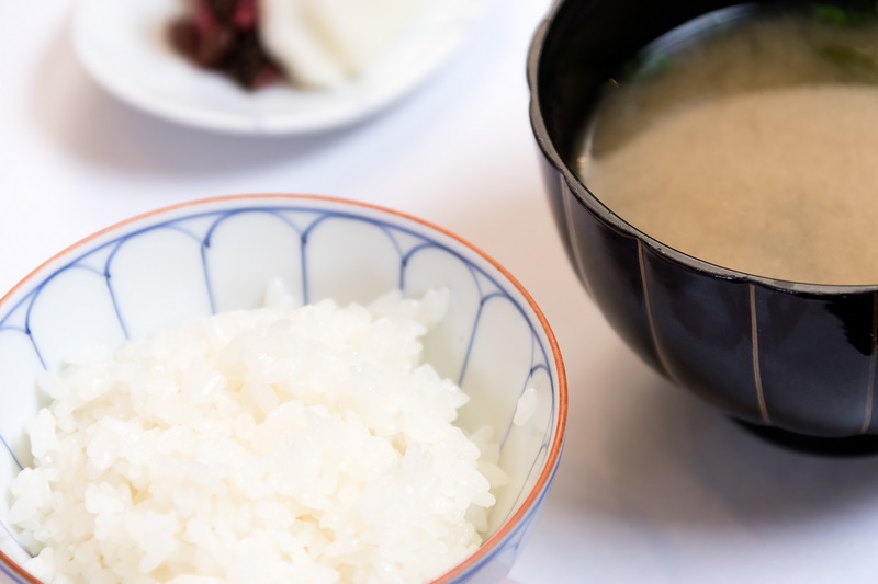 白飯、味噌汁、香の物