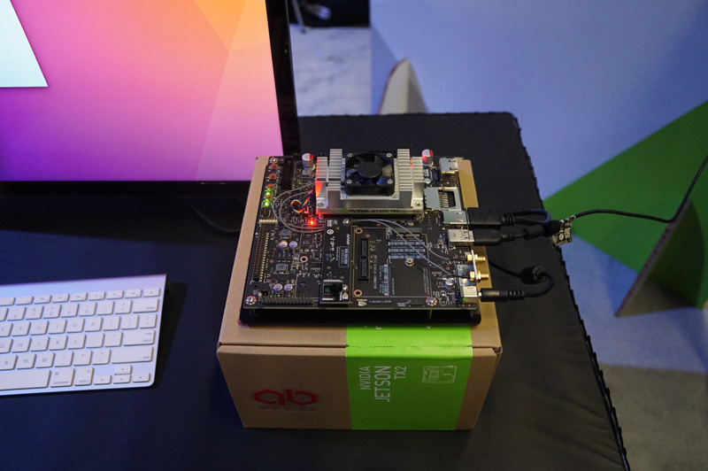 NVIDIAが販売しているJetson TX2、開発キットは599ドル、製品に組み込めるProduction Moduleは399ドルで販売されている。日本でも販売が開始されている
