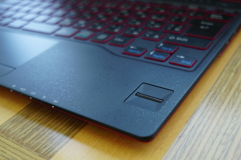 LIFEBOOK UH75/B1はWindows Hello対応の指紋センサーを搭載