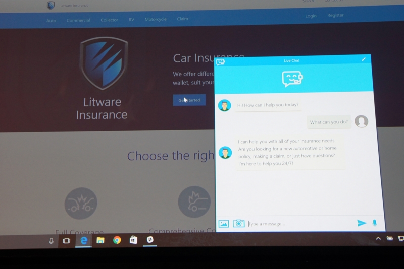 こちらは保険の契約を人がAIに話しかけて行なうという例
