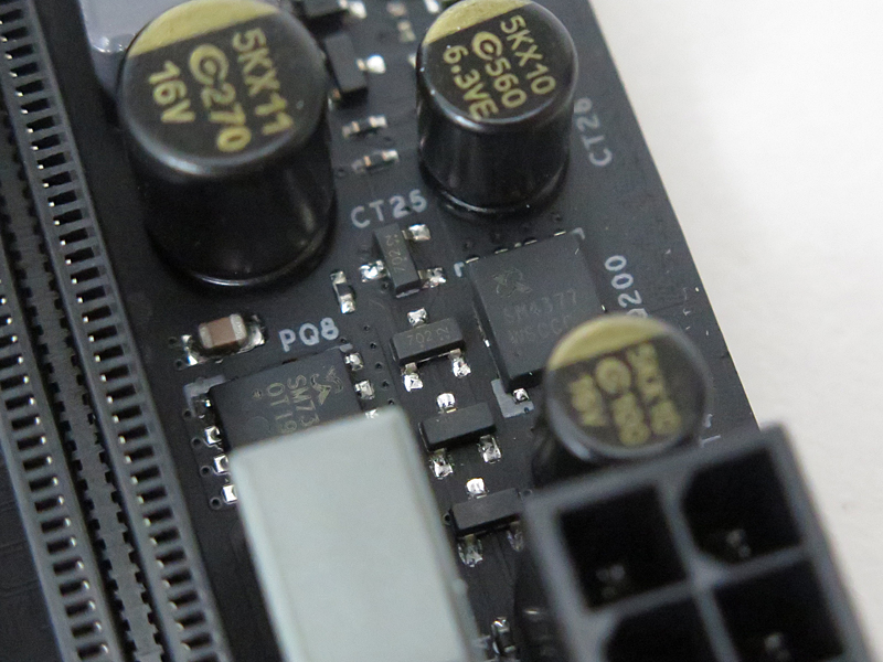 メモリ側のMOSFETはSinopower Semiconductorの「SM4377」と「SM7302」