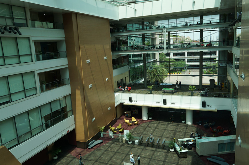 ビルの作りもインド的というよりは欧米的