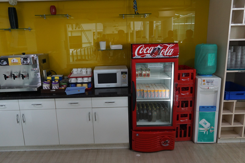 食堂やカフェスペース。インドでコーラは欠かせないのはMicrosoftのカルチャーを感じる