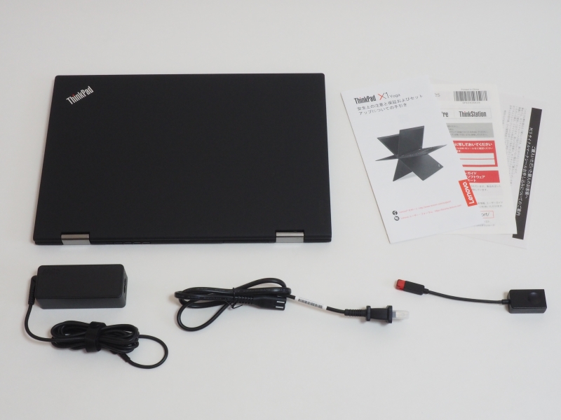 同梱物一覧。左上から本体、小冊子(安全上の注意と保証およびセットアップについての手引き、サポートのしおり、PCリサイクルマークシールお申し込みについてのご案内)、ACアダプタ、電源コード、ネットワークアダプタ