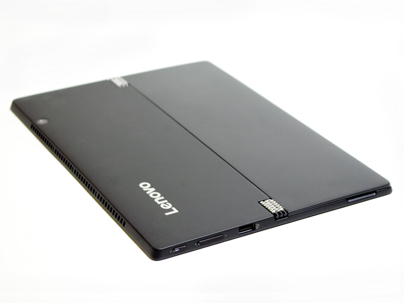 右側面は電源ボタン、音量±ボタン、USB 3.0(常時給電)。上側面には何もない