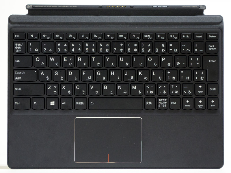 アイソレーションタイプのキーボード。タッチパッドは1枚プレート型