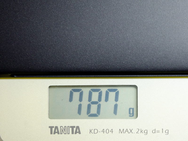 本体重量は実測で787g