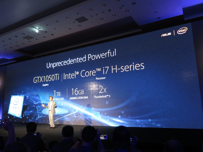 クアッドコアのCore i7 Hシリーズプロセッサを採用