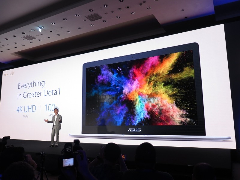 4K表示対応の15.6型ディスプレイ