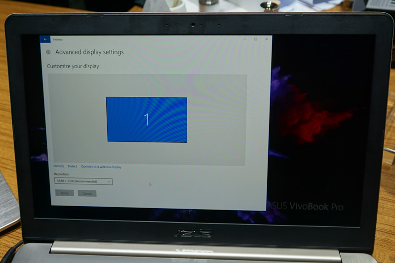 4K UHD(3,840×2,160ドット)の15.6型ディスプレイ