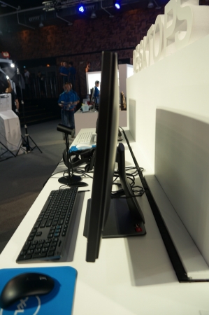 右側面には何もない