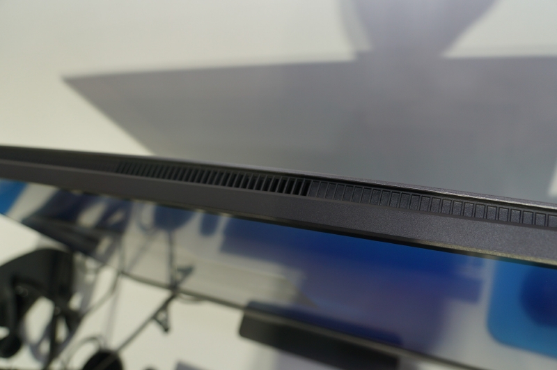 排気は上部から行なう形になっている