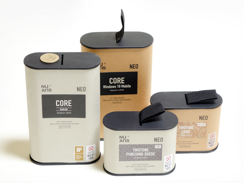 パッケージはNEOと形状は変わらず、カラーだけ変更になっている。上蓋の取っ手をはずした後のスリットはちょうど500円玉と同じ大きさで貯金箱にもなる