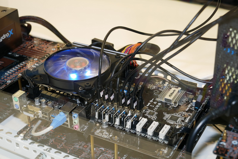 PCI Expressスロットを13スロット備える、ビットコインマイニング向けマザーボード「H110 Pro BTC+」