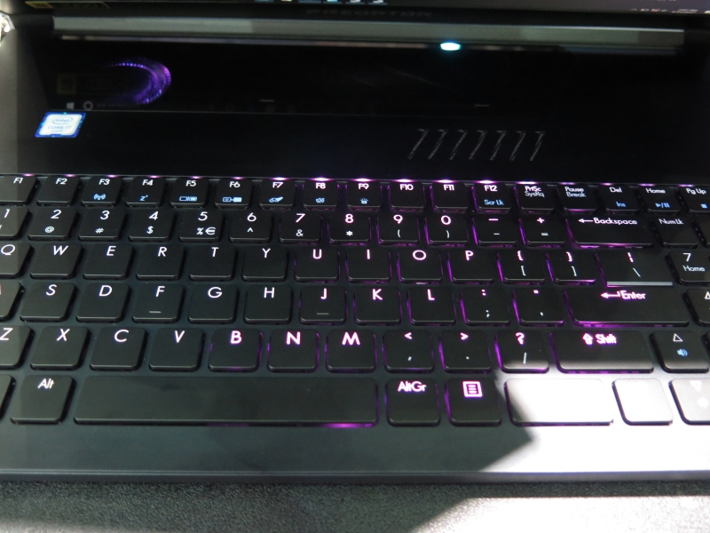 キーボードの発光も変更できる