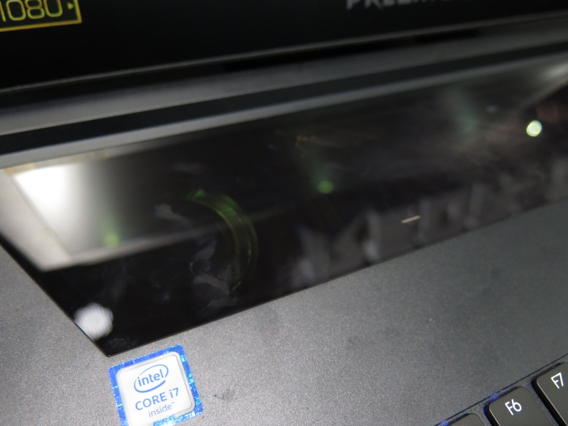 ファンは淡く光る