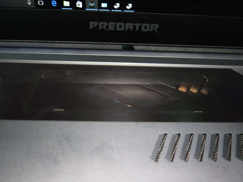 この部分がタッチパッドとなっている