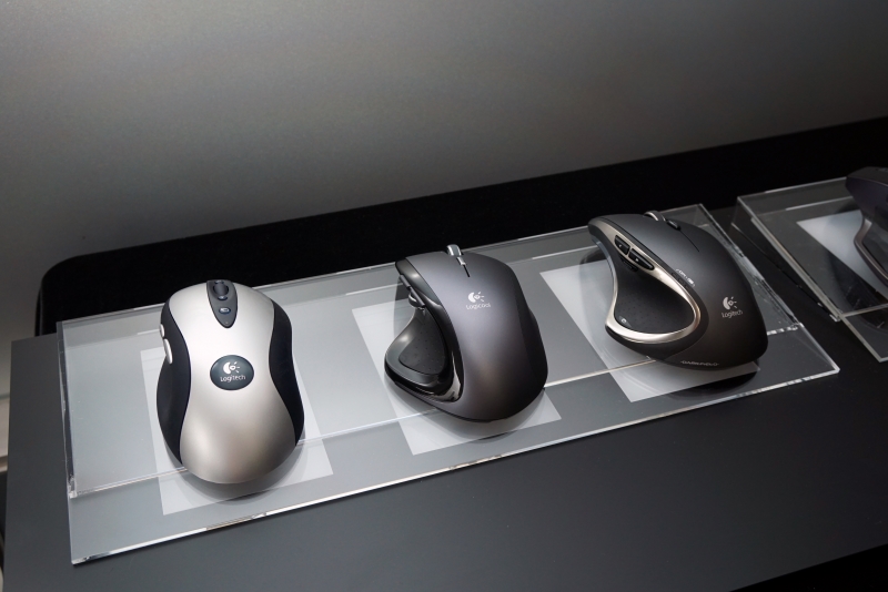 歴代のMXシリーズ。左からMX300、MX REVOLUTION、MX PERFORMANCE