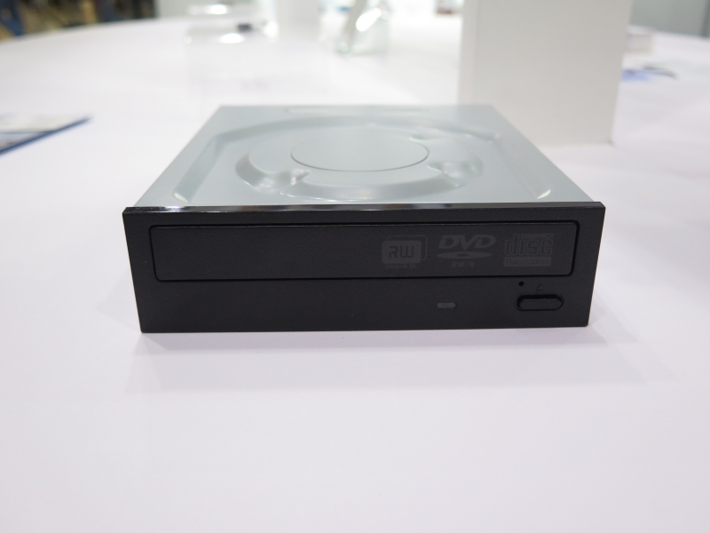 AD-5280シリーズの後継で、フォルムは継承している