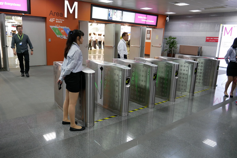 台北南港展覽館の会場入り口に設置された、自動改札機